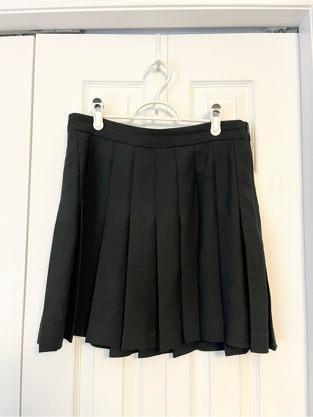 Aritzia Babaton Pleated Skirt